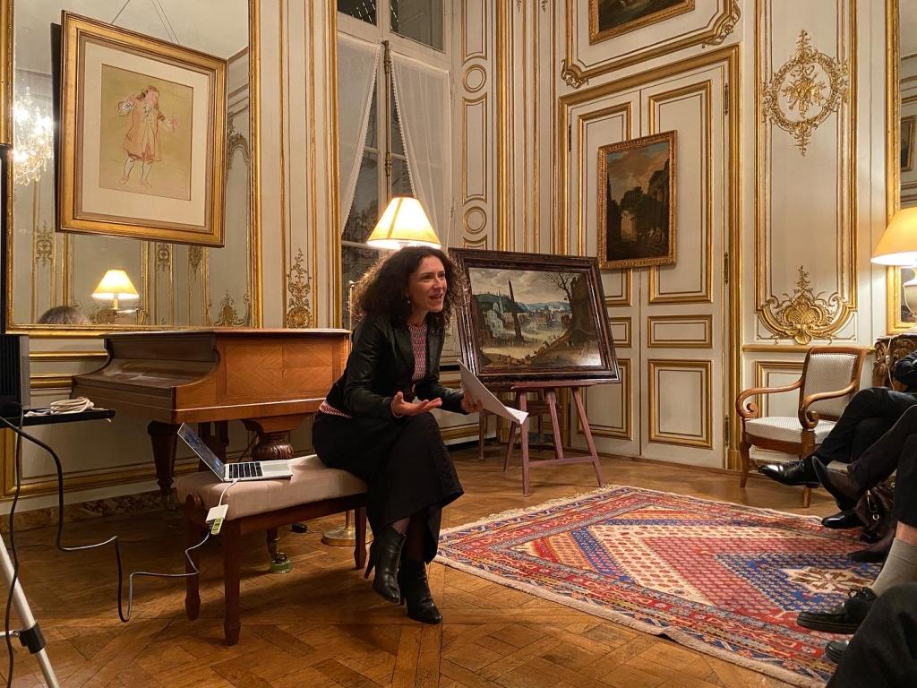 Anne-Madeleine Goulet au salon doré Anne-Madeleine Goulet au salon doré