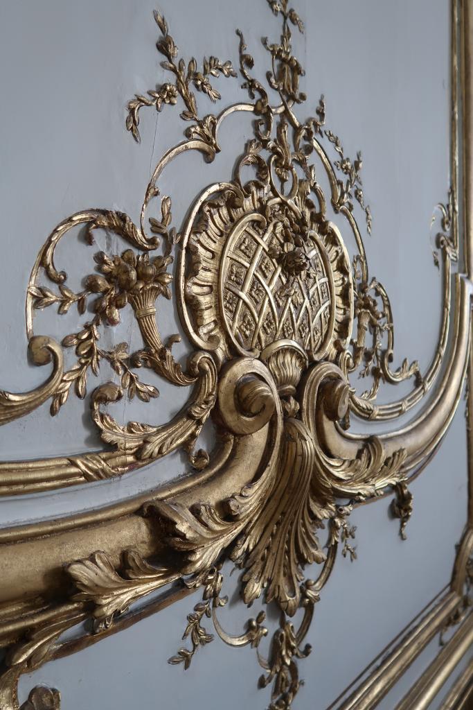 Les boiseries du salon doré Les boiseries du salon doré