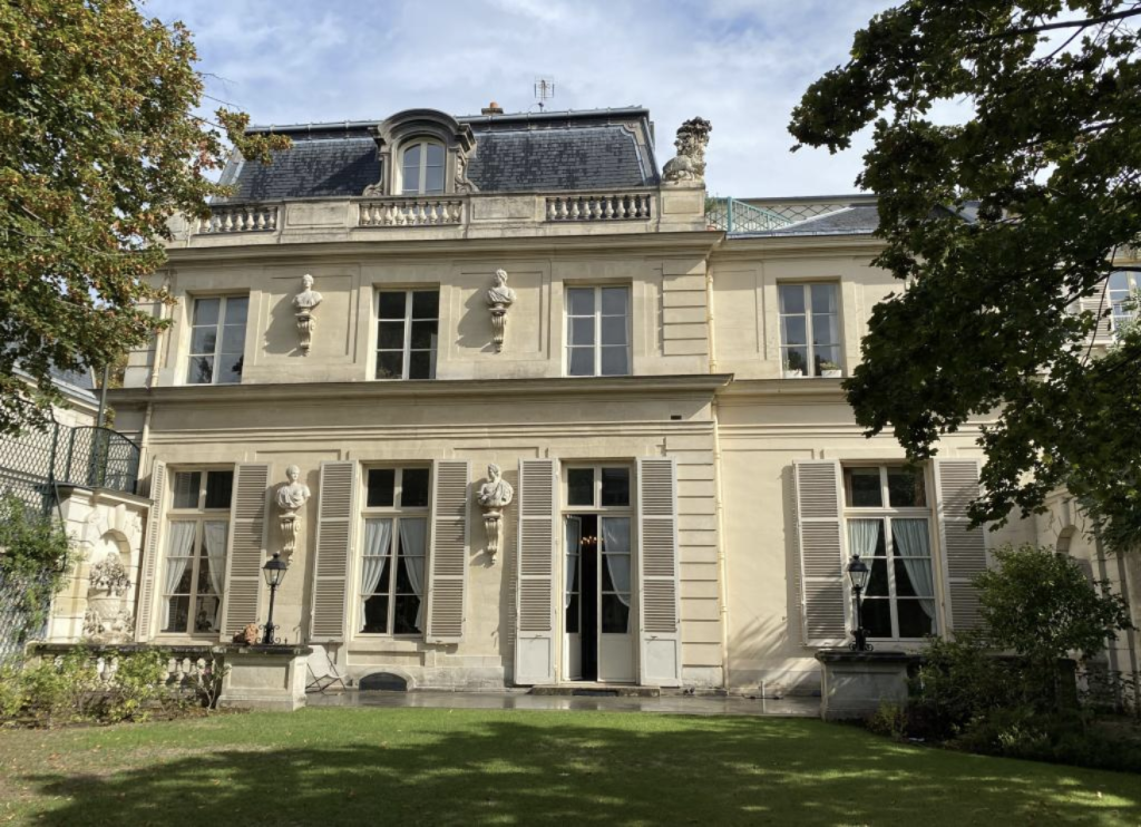 L'aile sud de l'hôtel de Noailles aujourd'hui. L'aile sud de l'hôtel de Noailles aujourd'hui.